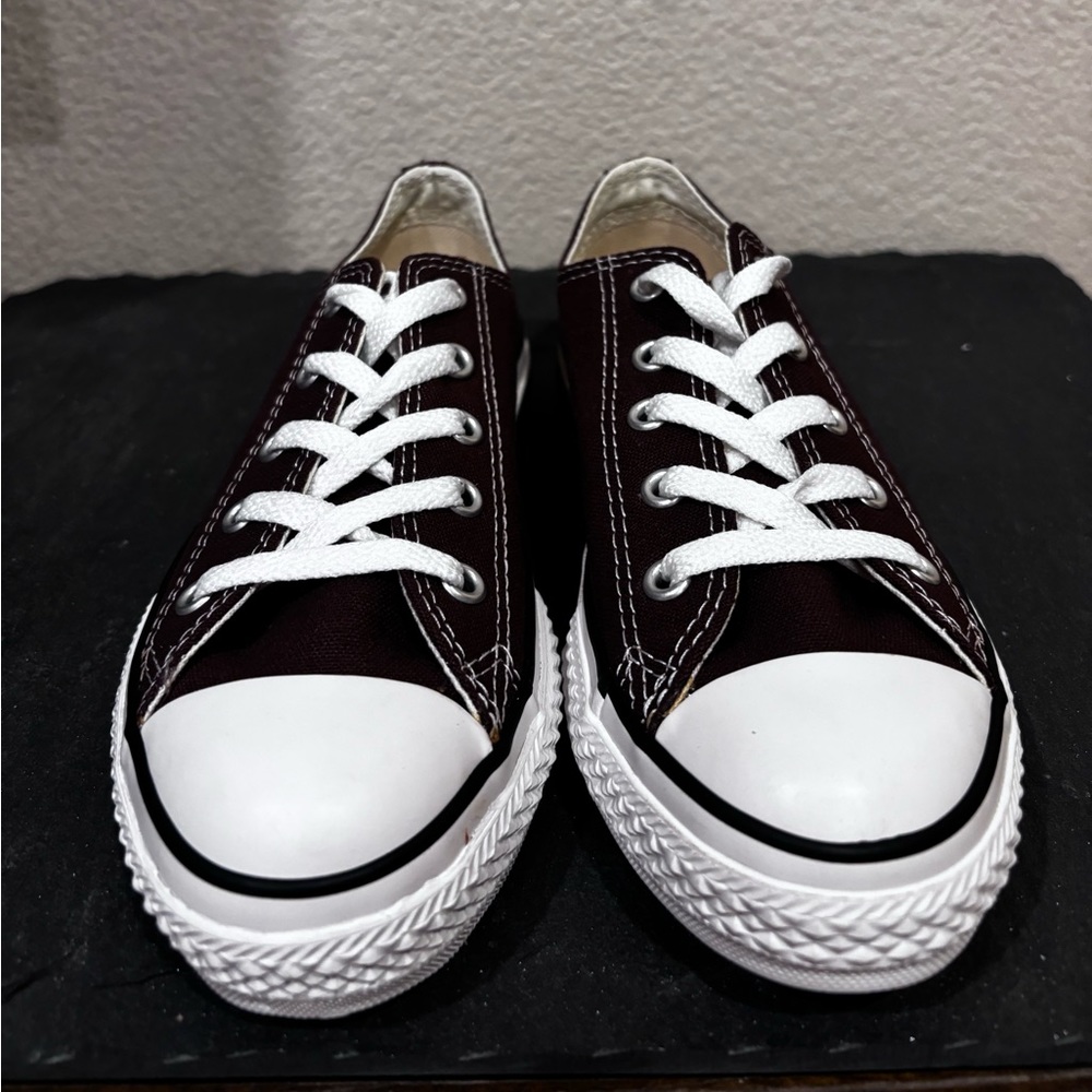 Converse Chuck Taylor All Star low tops in youth size 1